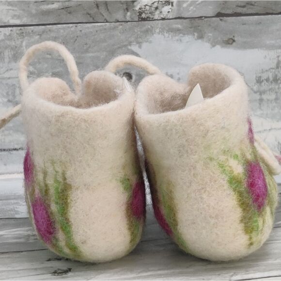 Wool felt Slippers Wearable Art Flowers Handmade in Nepal New w/ Tags Baby Sz 5 - Picture 5 of 16